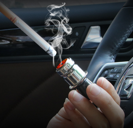 开车不能抽烟为啥车里有电子点烟器?内行:可真行,真用来点烟?