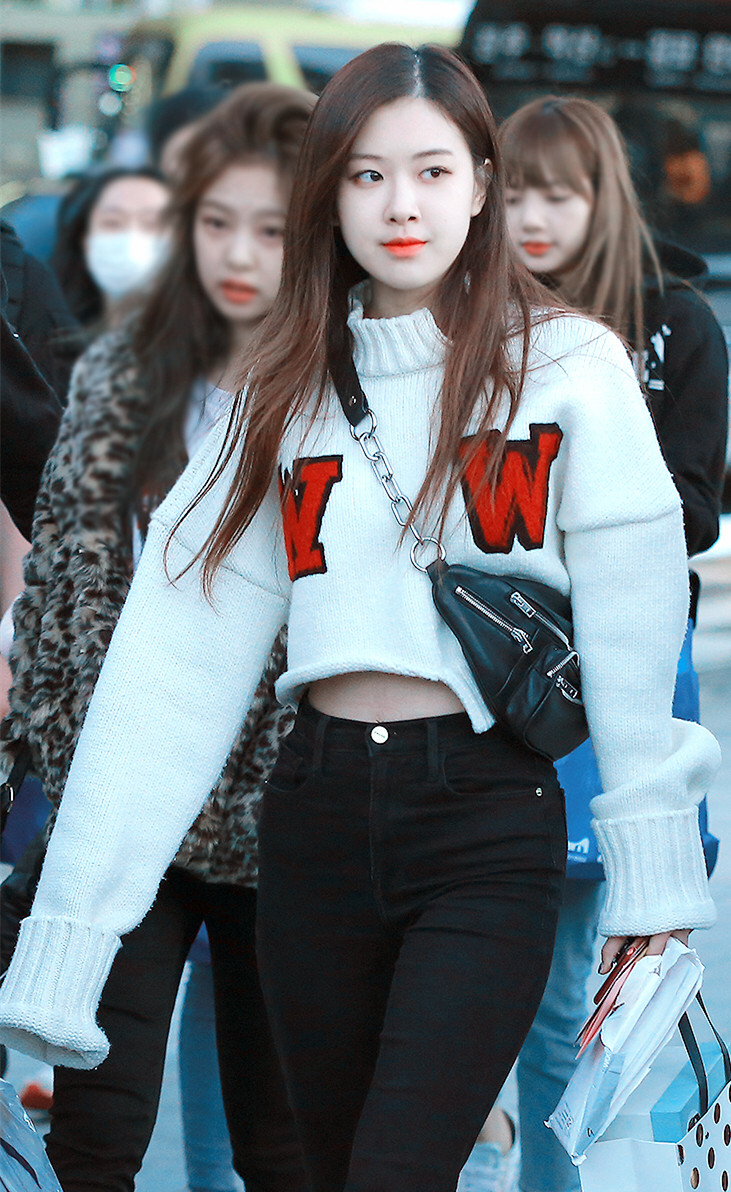 blackpink朴彩英的机场饭拍,肉嘟嘟的胖脸这么真实的吗