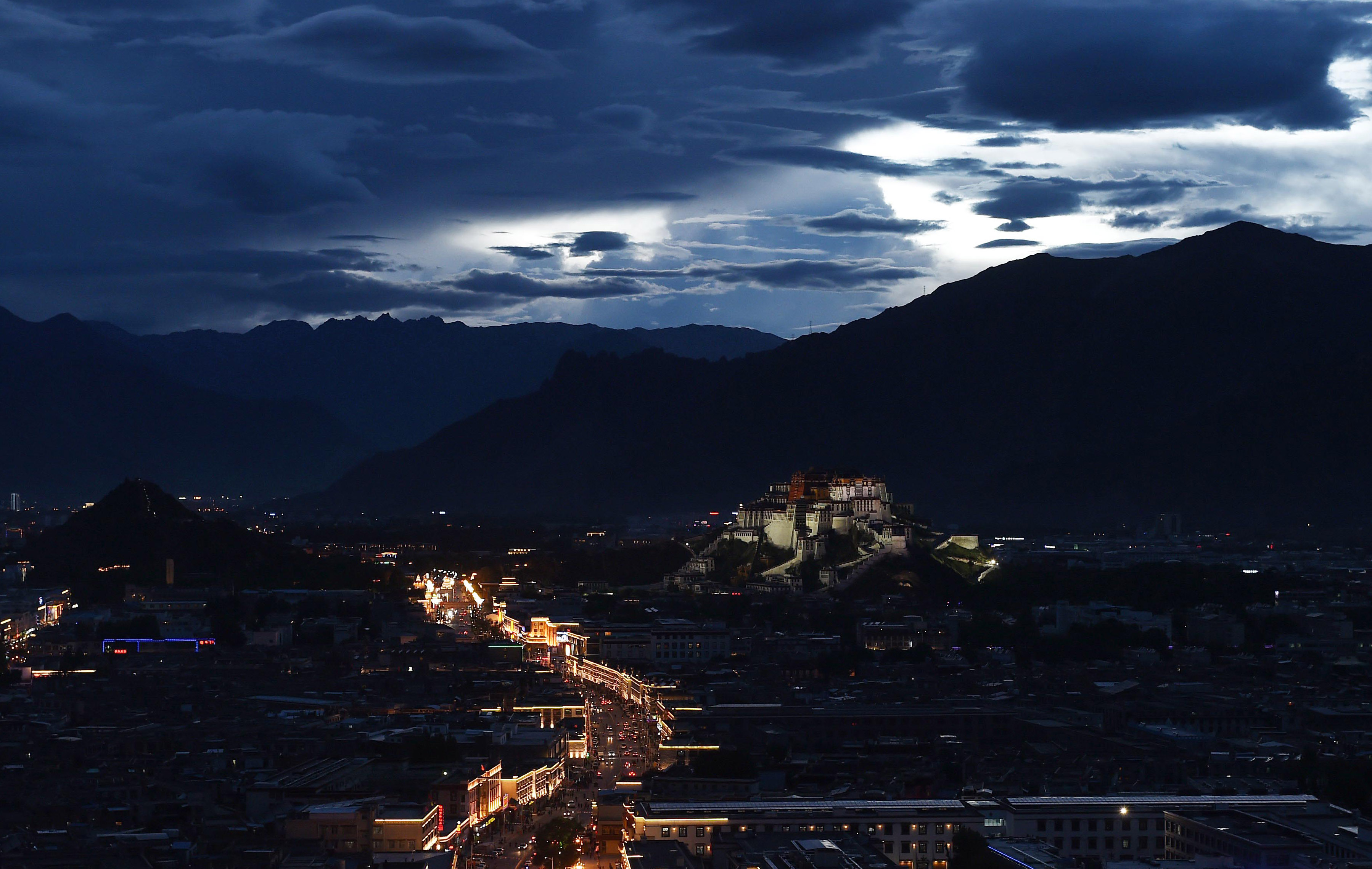 孜珠寺夜景图片