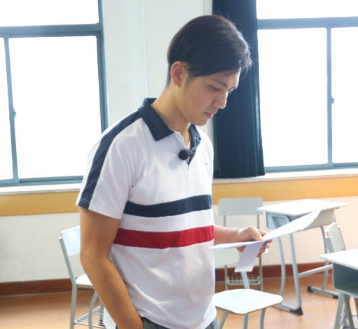 《我去上学啦》的精彩表现,给人一种暖心大哥哥的形象.