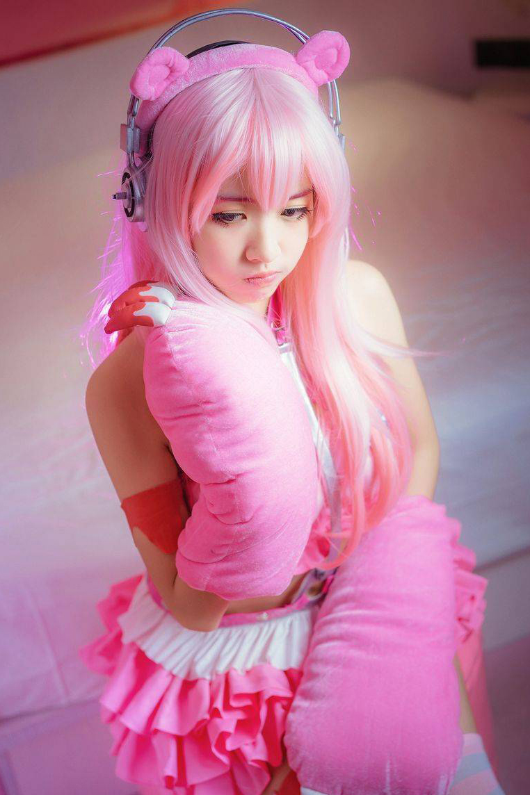 老司机cosplay:超级索尼子粉嫩魔力熊,耳机轻舞福利呈现