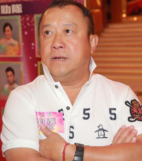 今年,曾志伟和无线关系有缓和,无线主动邀请曾志伟担任晚会司仪.