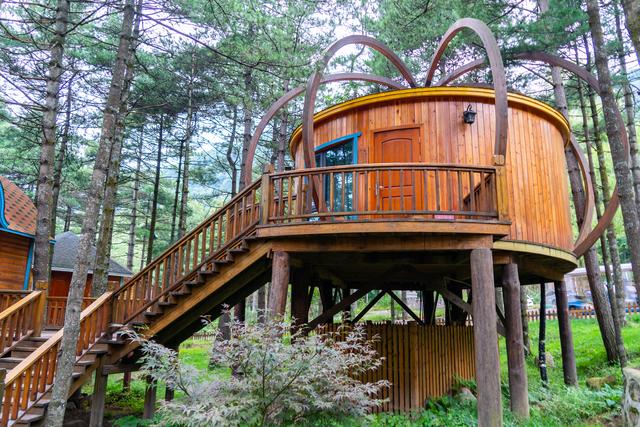 白云山上森林小木屋别墅,圆你童话之梦