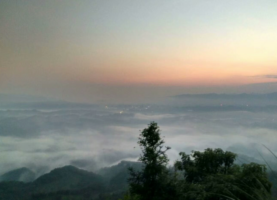 碧云峰的日出        不一样的景观