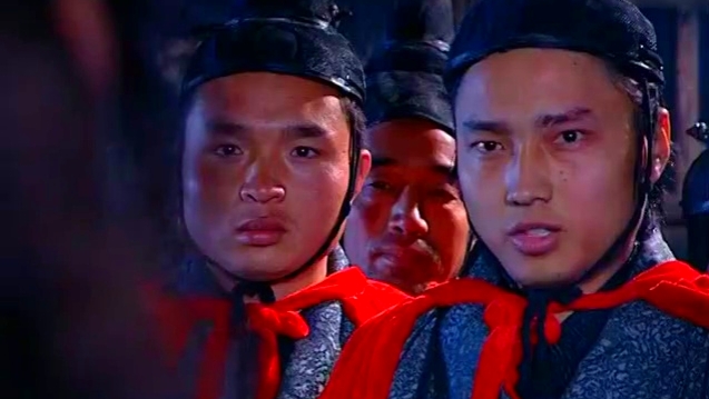 男子不堪宫刑,越狱逃出,却被一股莫名的风吸到地洞里