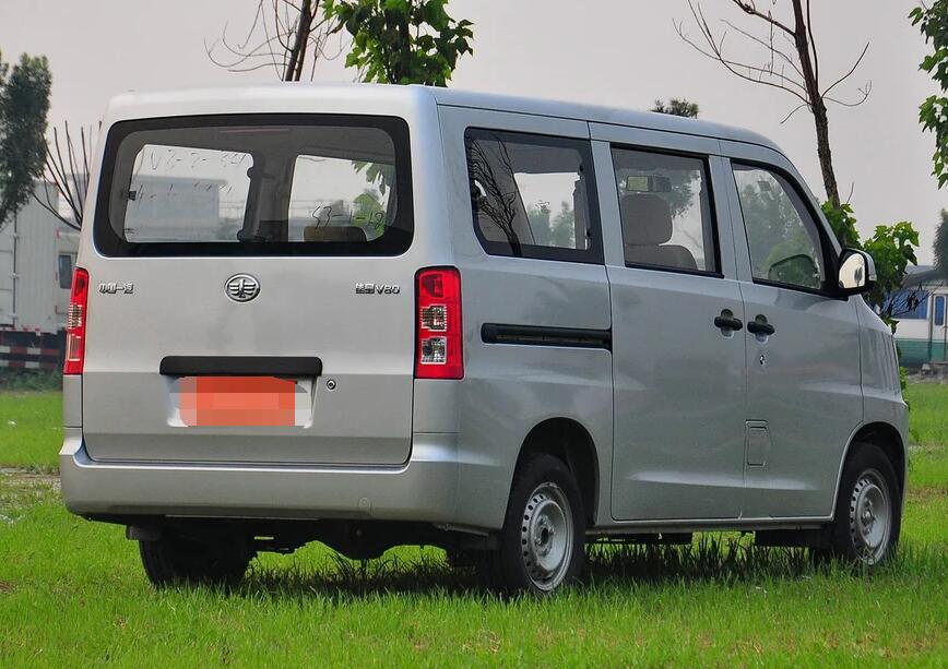 一汽吉林-佳宝v80,外观比较潮流,外观非常炫酷