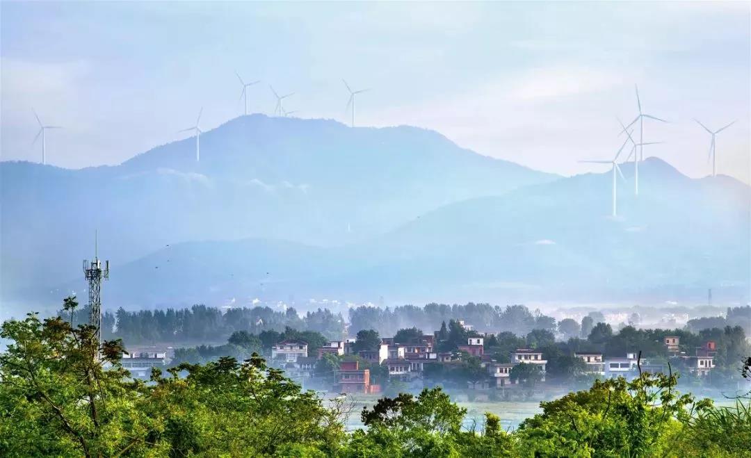 万年台景区 万年台风景区位于无为县鹤毛乡境内,面积
