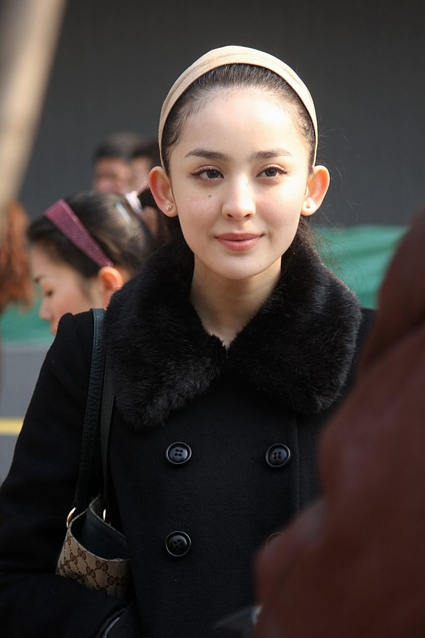 娜扎时隔七年重开评论区  今日,古力娜扎发布动态重新打开评论区.