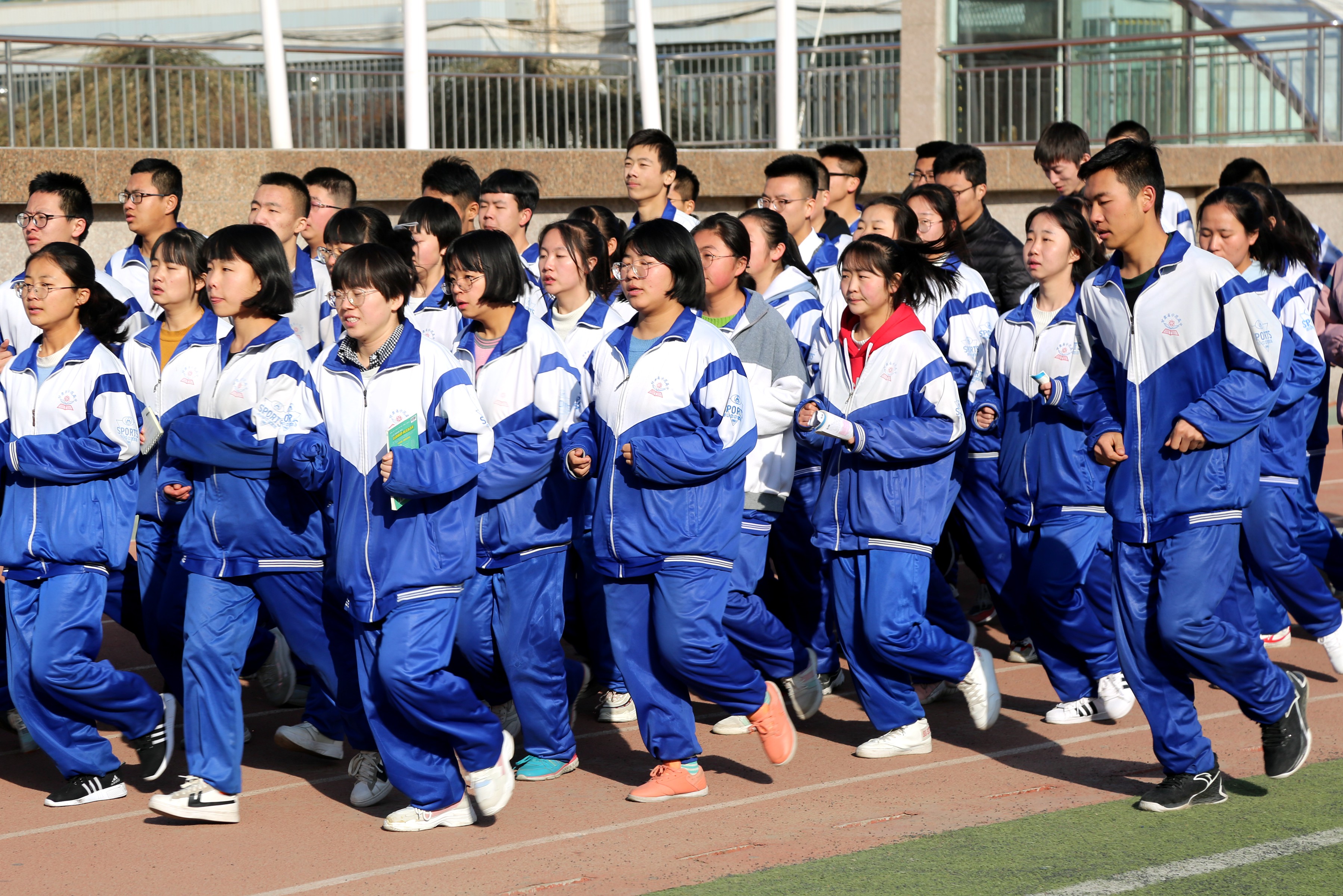 「前进吧,少年」靖远一中活动课间的孩子们