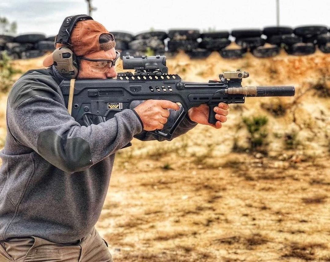 2009年11月,微型塔沃尔被以色列国防军选定为未来的标准步兵武器,并且