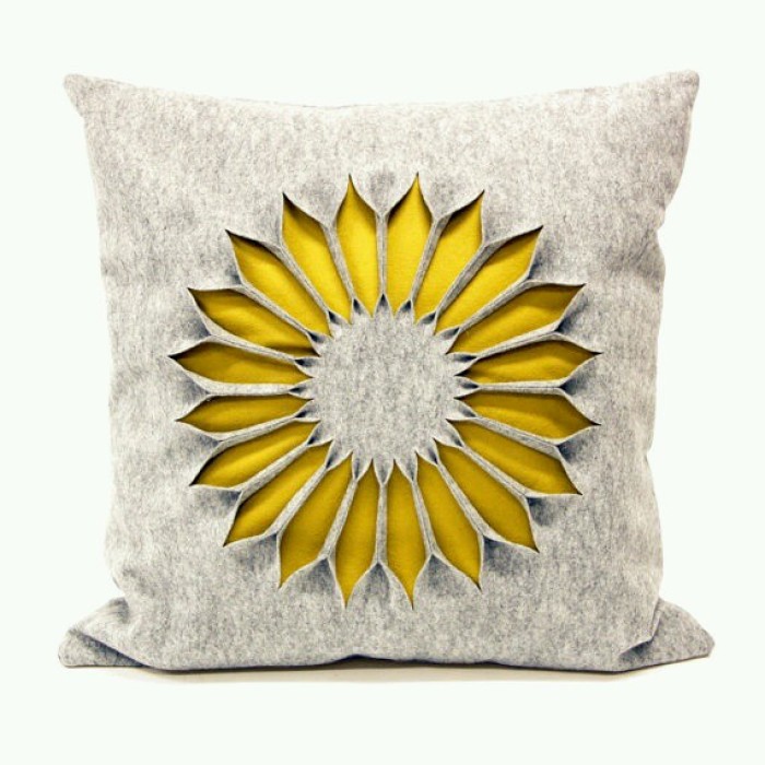 手工:原来抱枕可以做出n多花样来,刺绣,碎布,钩编都能用得上