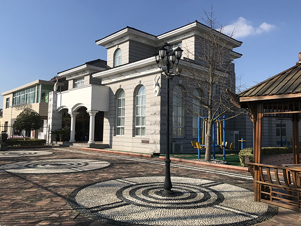 束昱辉裕北村印象:消隐束必和暴富归来,豪宅成权健信徒圣地