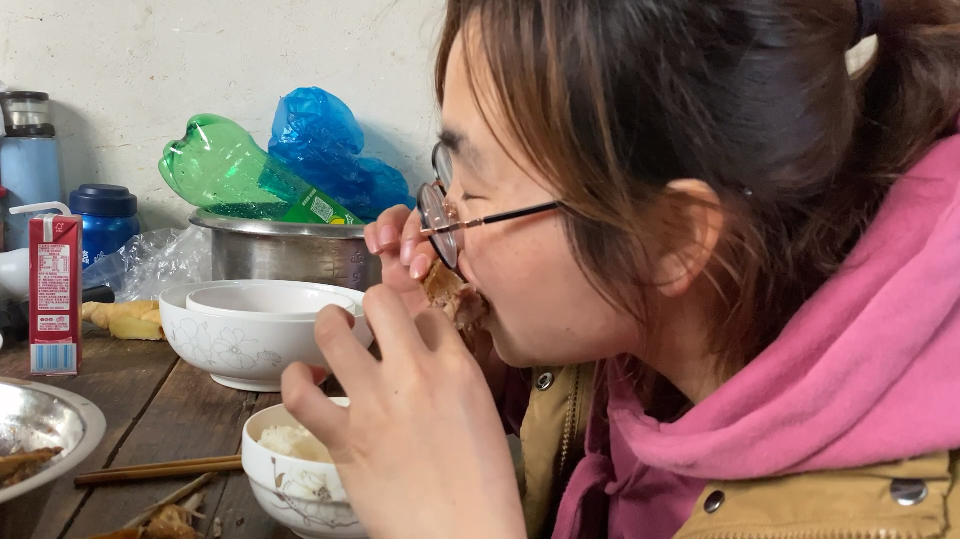 小马第一次买老鹅,9斤180直呼太贵,铁锅土灶炖一锅,太过瘾了