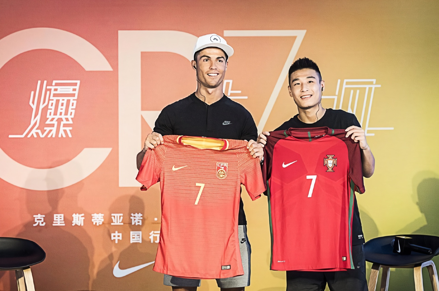 c罗连连称赞武磊!并送了他1件,球迷做梦都想要的礼物