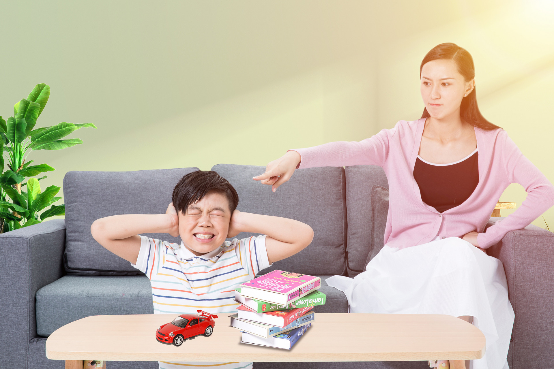 易怒父母养出来的孩子,这样的原生家庭中成长的孩子有12个特征