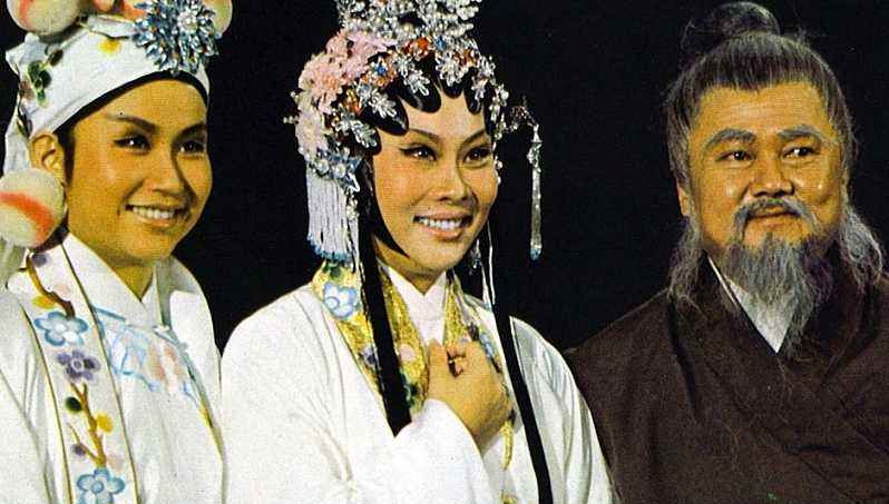 她是潮剧优秀演员,唱腔清脆圆润,第一代潮剧"五朵金花"之一!