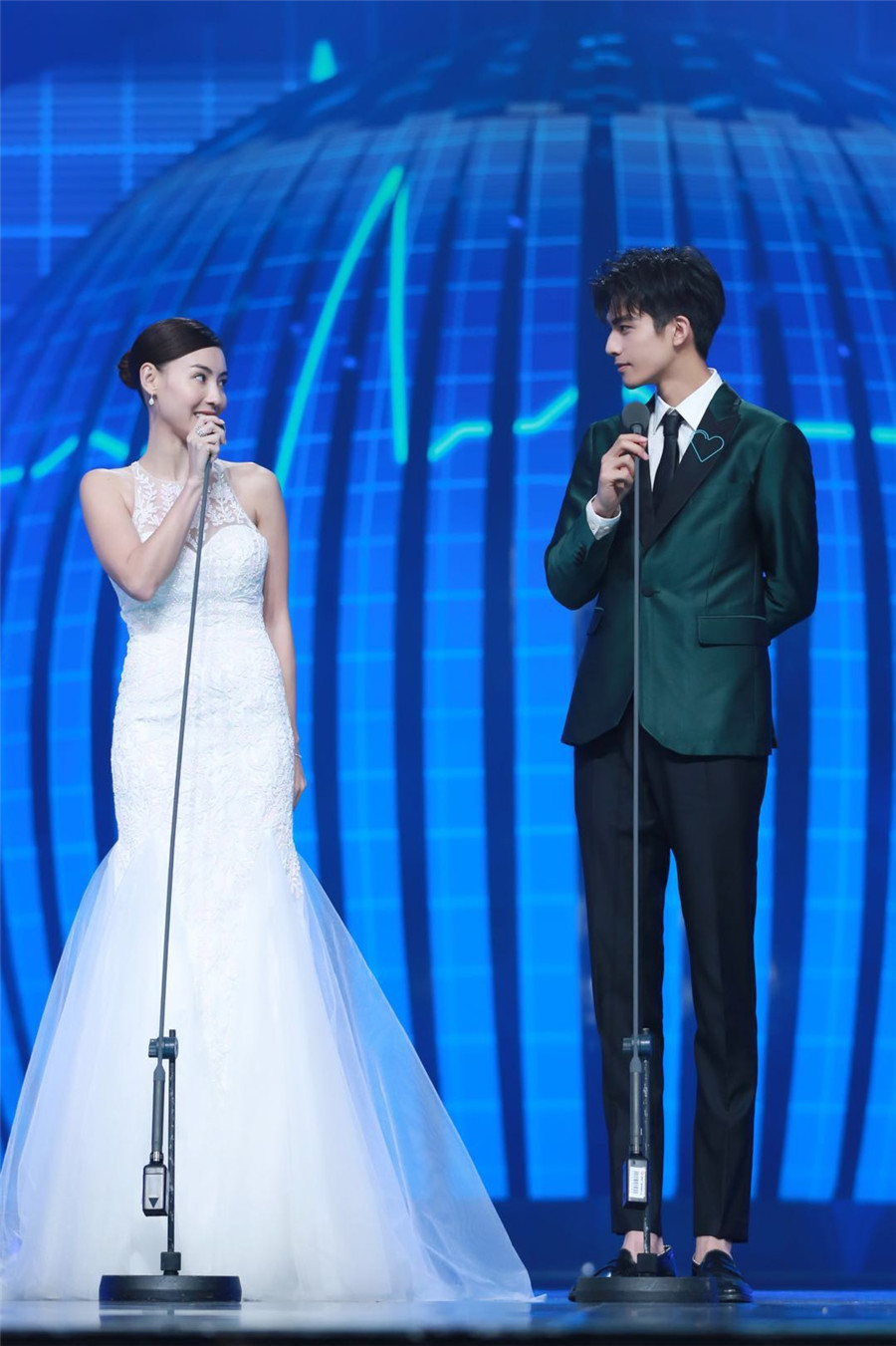 宋威龙与张柏芝跨时代同框,网友:真的太养眼了!