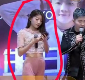 网红小伊伊穿着性感被吐槽,怎么连压箱底的"秋裤"拿出来了?