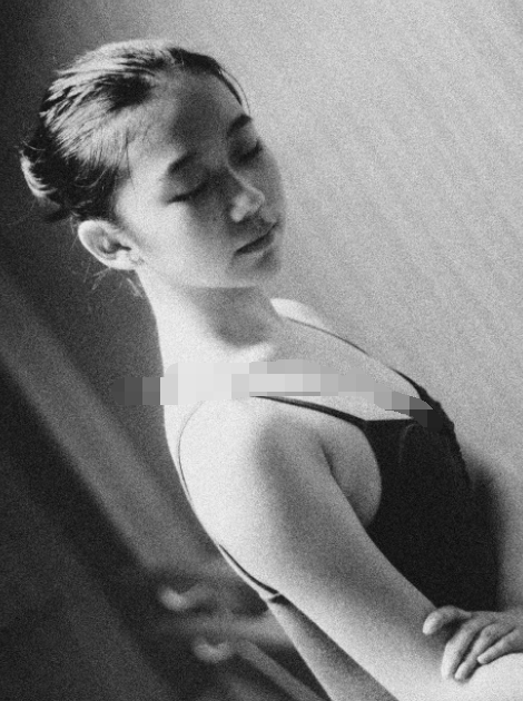 《巴啦啦小魔仙》美雪长大了,21岁的她晒腹肌,马甲线a爆全场