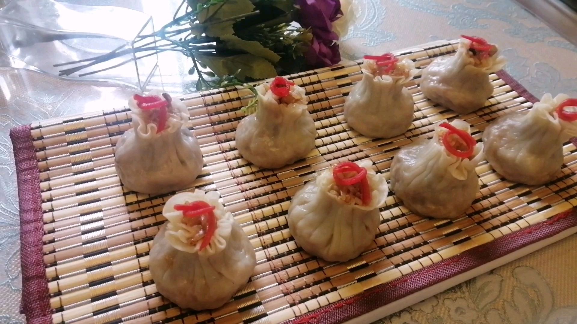 香菇肉丁糯米烧卖,小孩最喜欢吃了,在家可以试着做