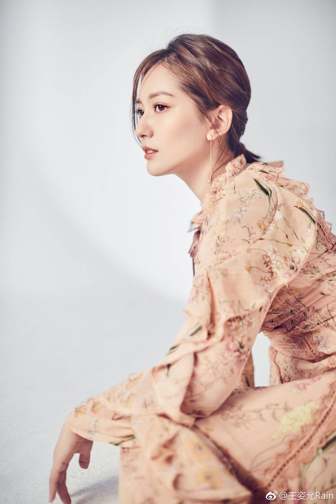 王姿允:冰肌玉骨,美得让人心动