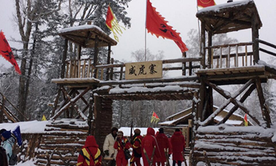 当年土匪留下的气息,在威虎寨玩了不大一会儿,扮演了一回土匪山大王