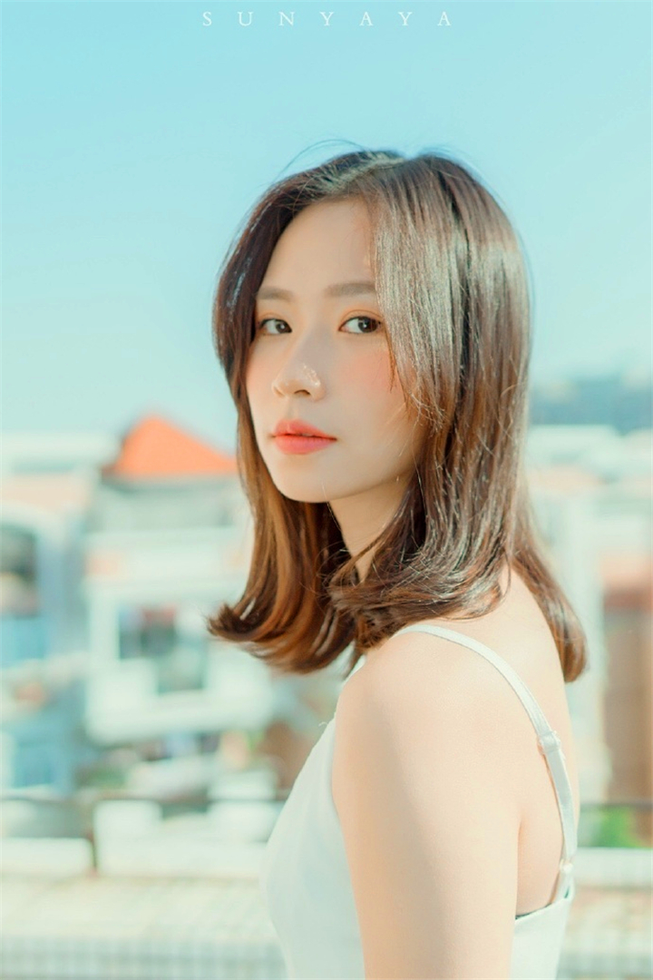 非常日系的风格,女生回眸一笑的感觉让人心动