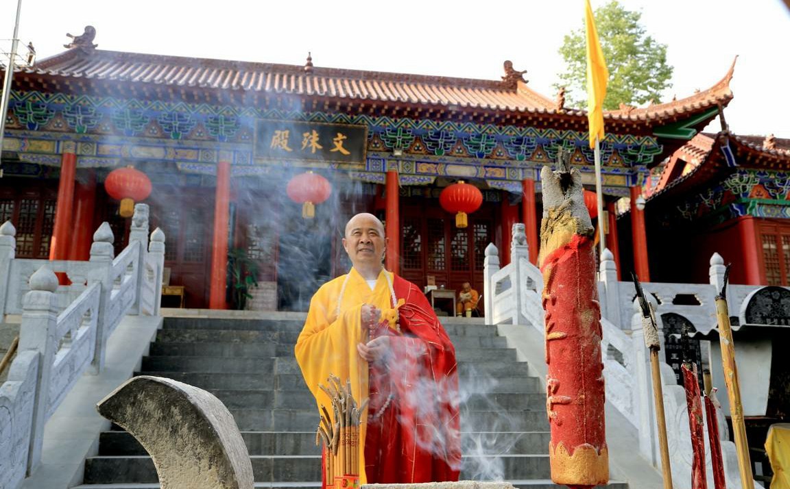 平顶山文殊寺真实风景照,佛教文化气息浓厚,寺中古树被称活化石