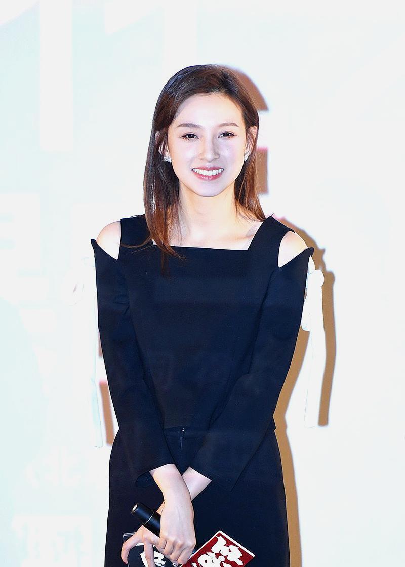 2011年,还在黑龙江经济管理学院就读马凡舒参加了《第一美差——海南