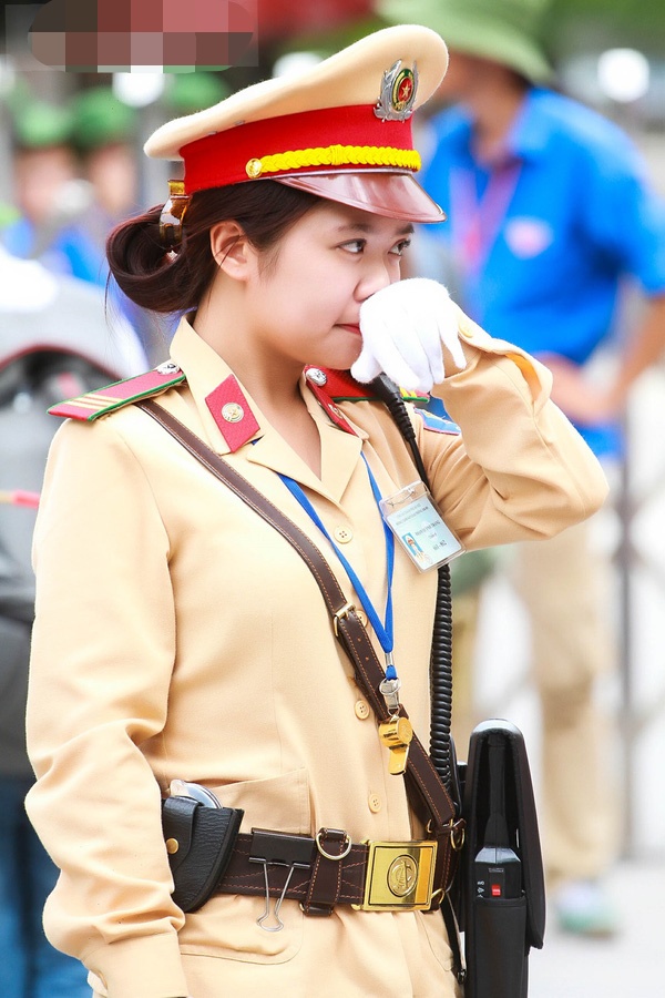 2014年,有亲和力的越南女交警