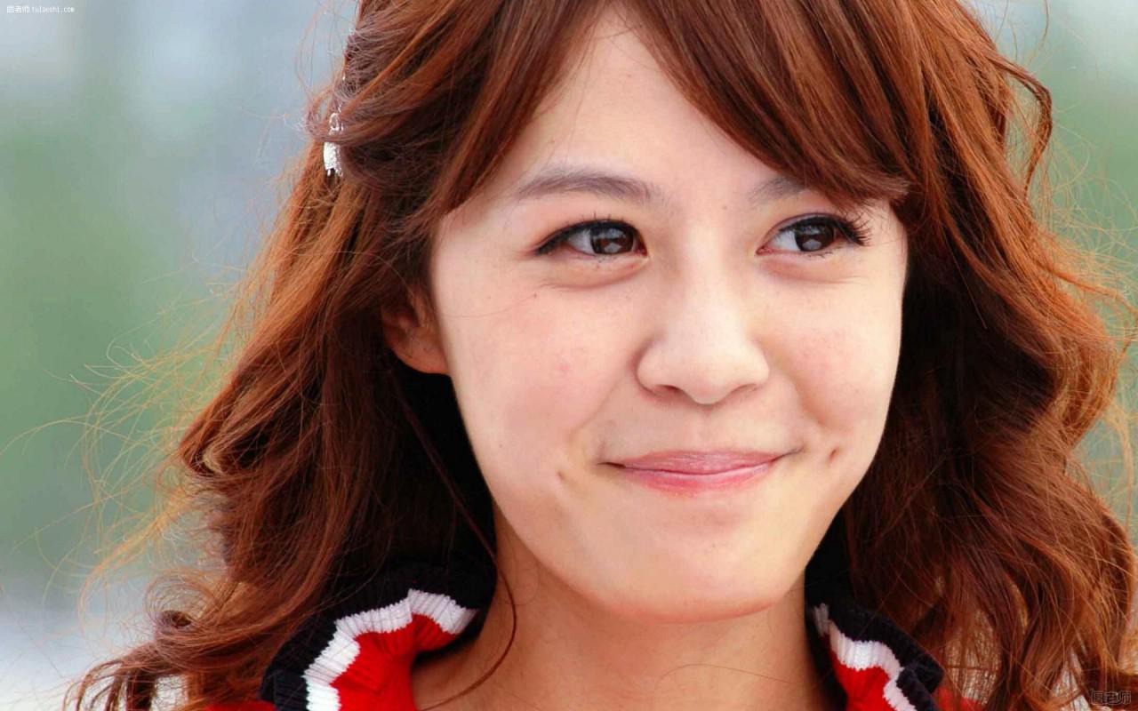 李金铭:李金铭由于《爱情公寓》陈美嘉一角一夜蹿红的李金铭,因参与