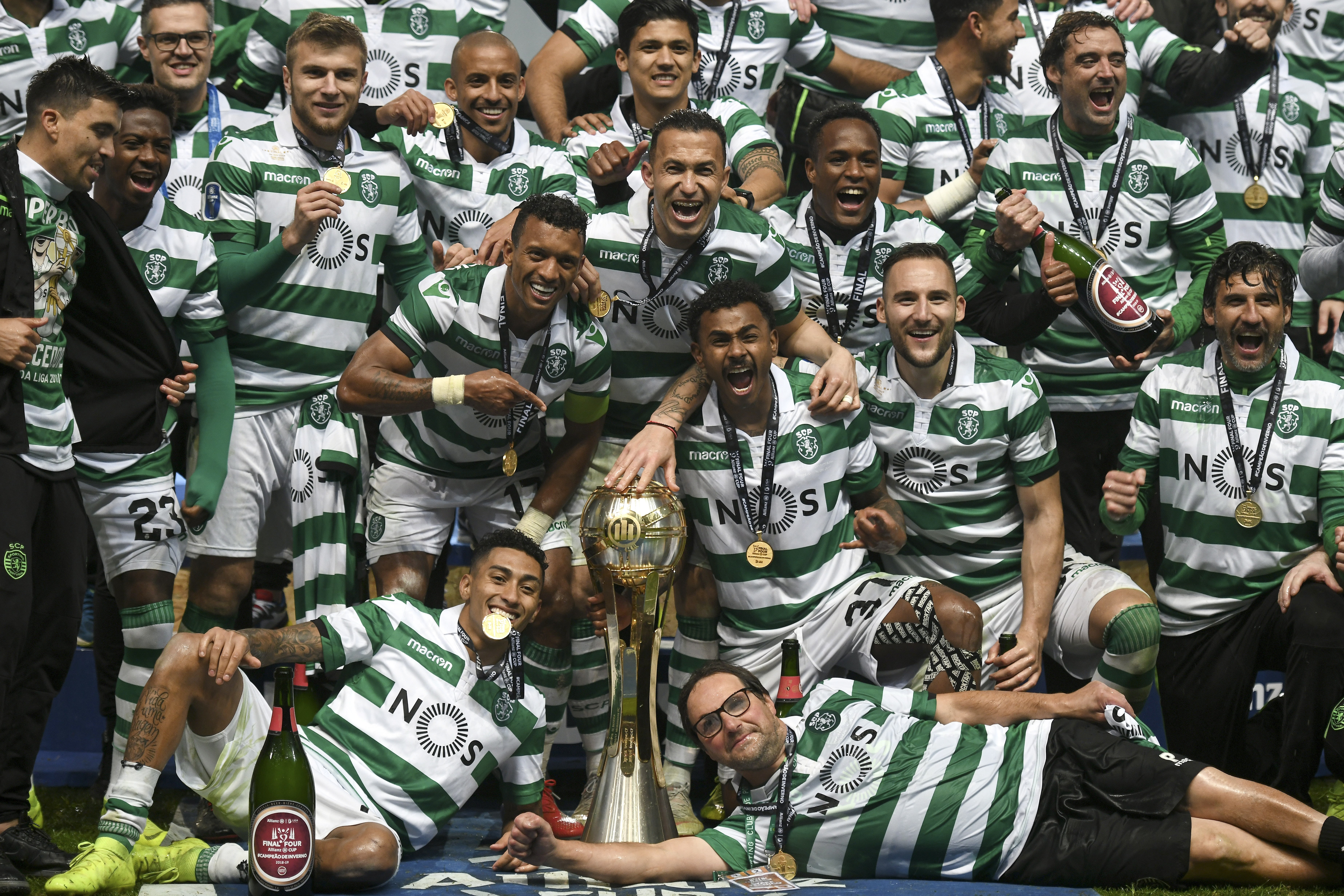 足球——葡萄牙联赛杯:葡萄牙体育队夺冠