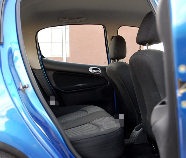 东风标致标致206整体的设计理念十足外表尽显霸气风采