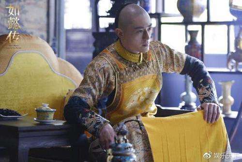 乾隆皇上的坐姿,聂远与霍建华差别很大,网友:这也许是剧情需要