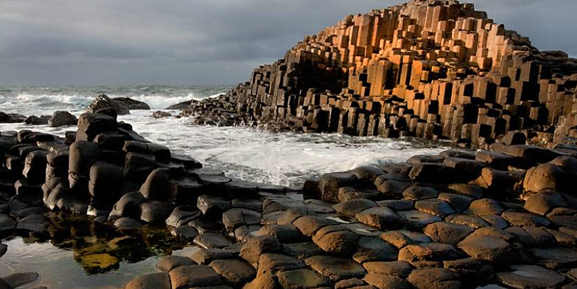 传说远古时代爱尔兰巨人对决的堤道——巨人堤