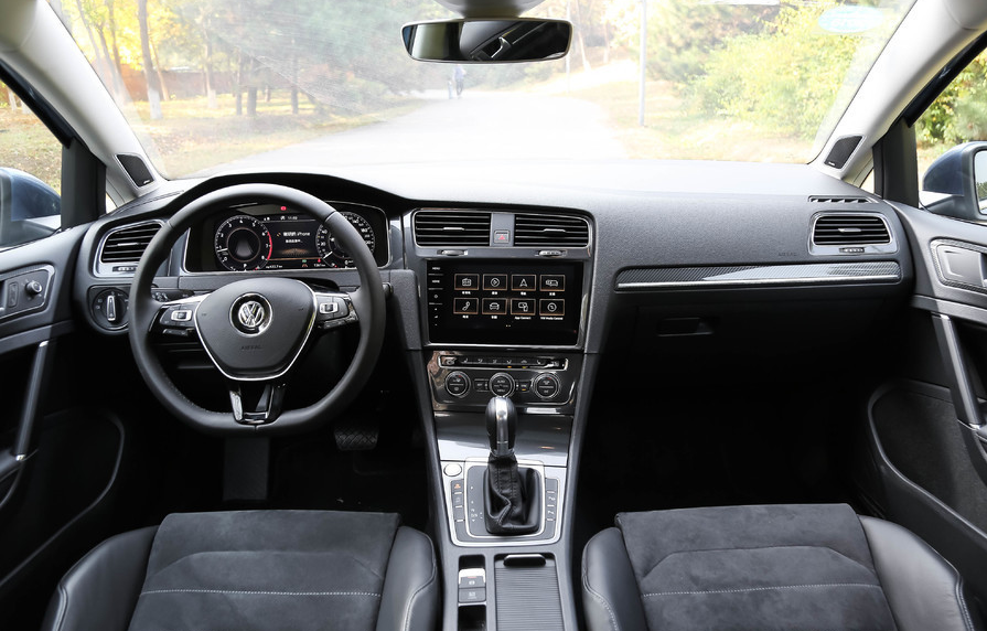大众高尔夫2018款280tsi 自动旗舰型,外观设计出色 内饰简洁大方