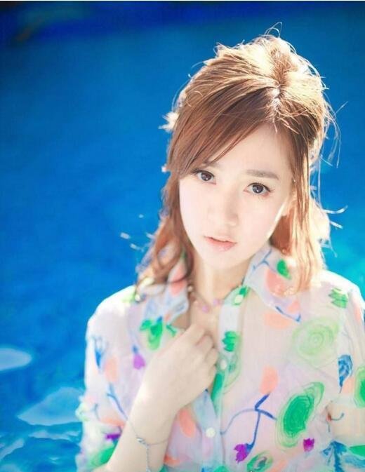 网友心中的中国第一美空姐,项瑾,长相甜美身材逆天「组图」