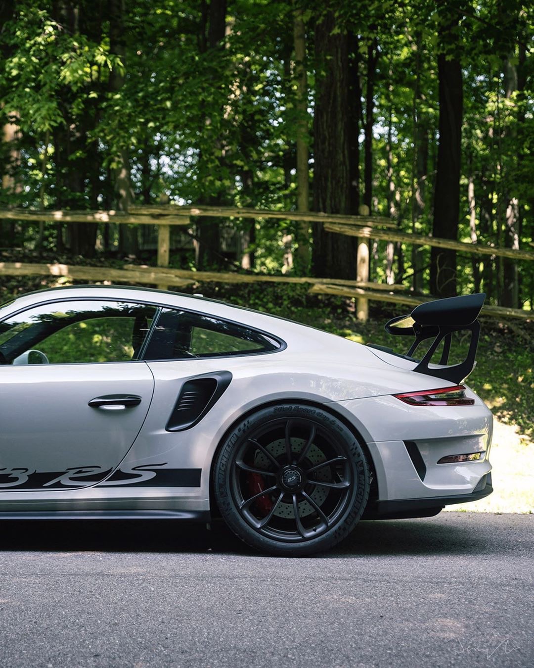 全新保时捷911 gt3 rs改装后很帅气