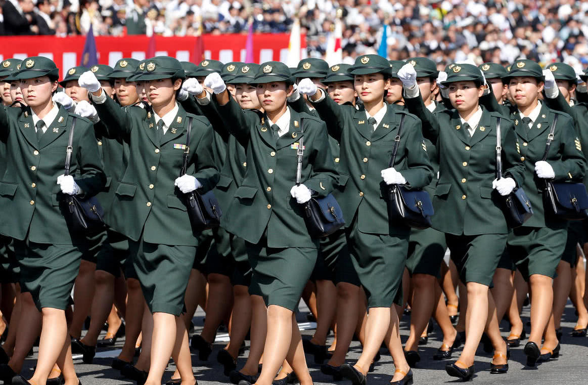 日本自卫队出奇招,女兵可穿孕妇军装,战斗岗位全部开放