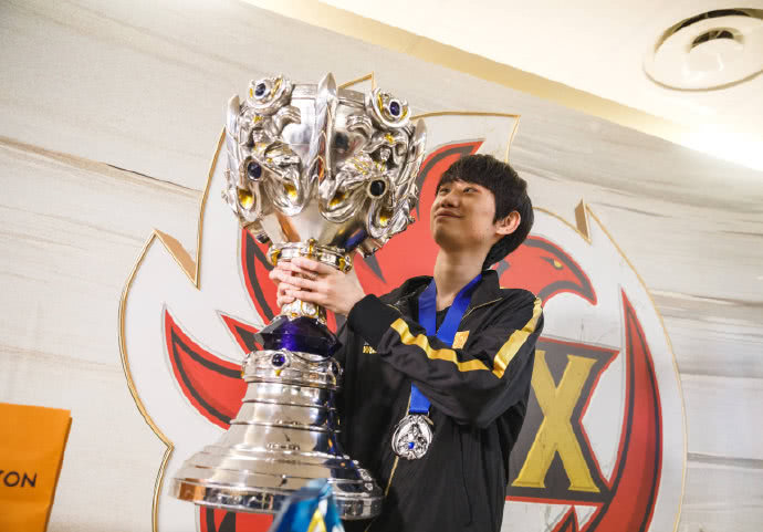 就在刚刚 Doinb传来一喜讯粉丝炸锅 但同时糖小幽却收到坏消息