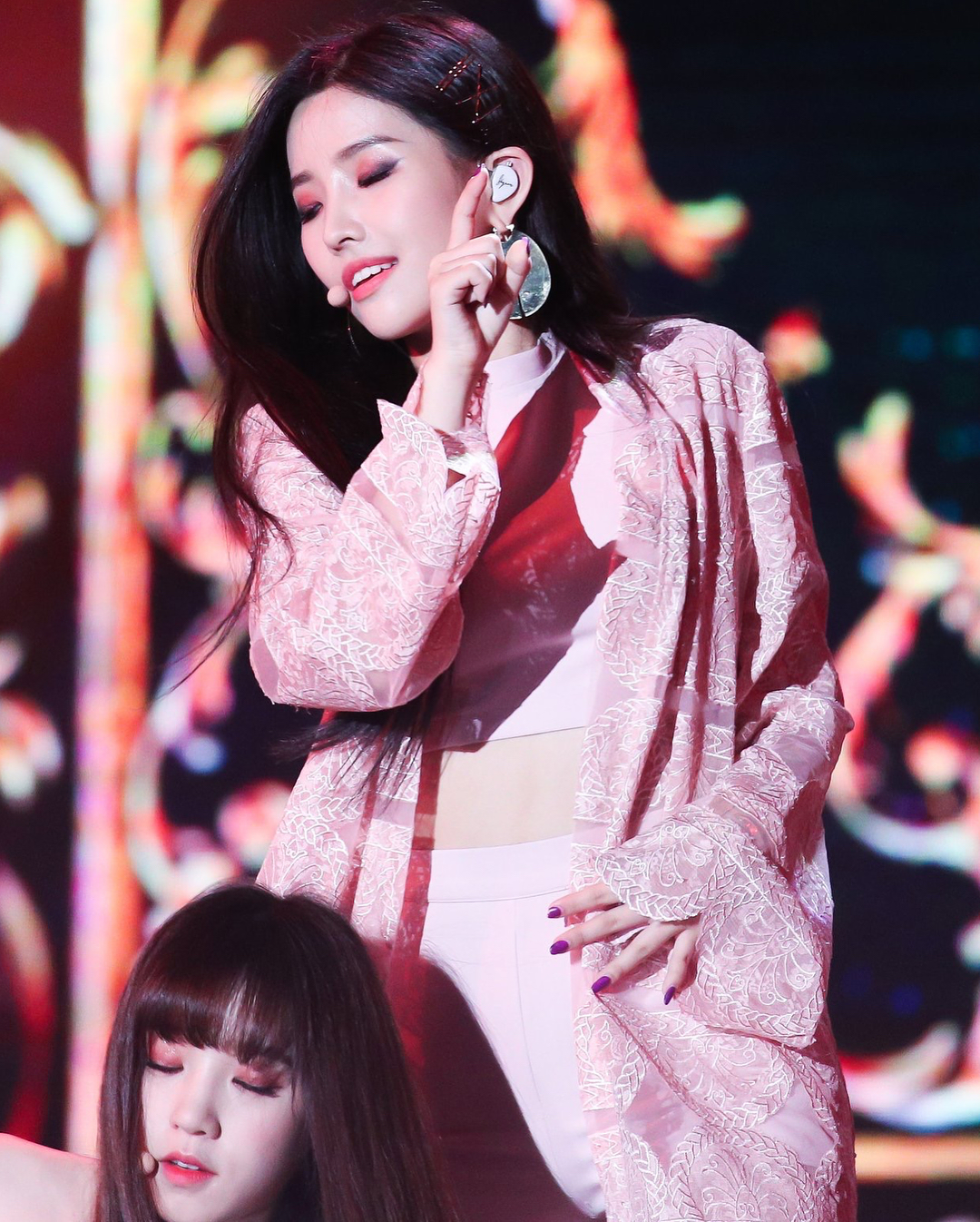 全昭妍粉色打歌服获好评,和"暗黑系女孩"说再见