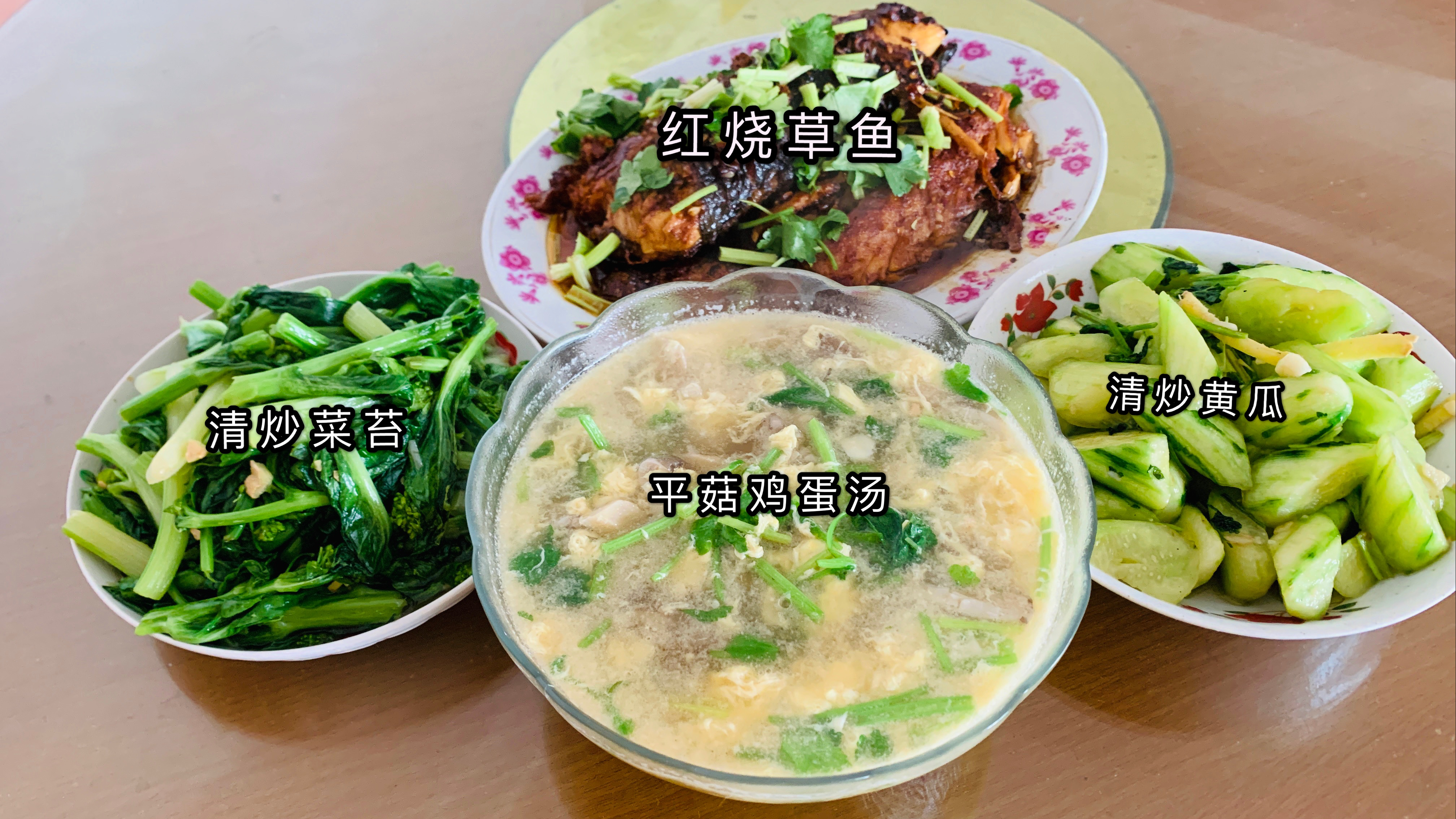 今天为家人做一顿午餐,清淡可口,色香味俱全,平菇鸡蛋汤超级赞