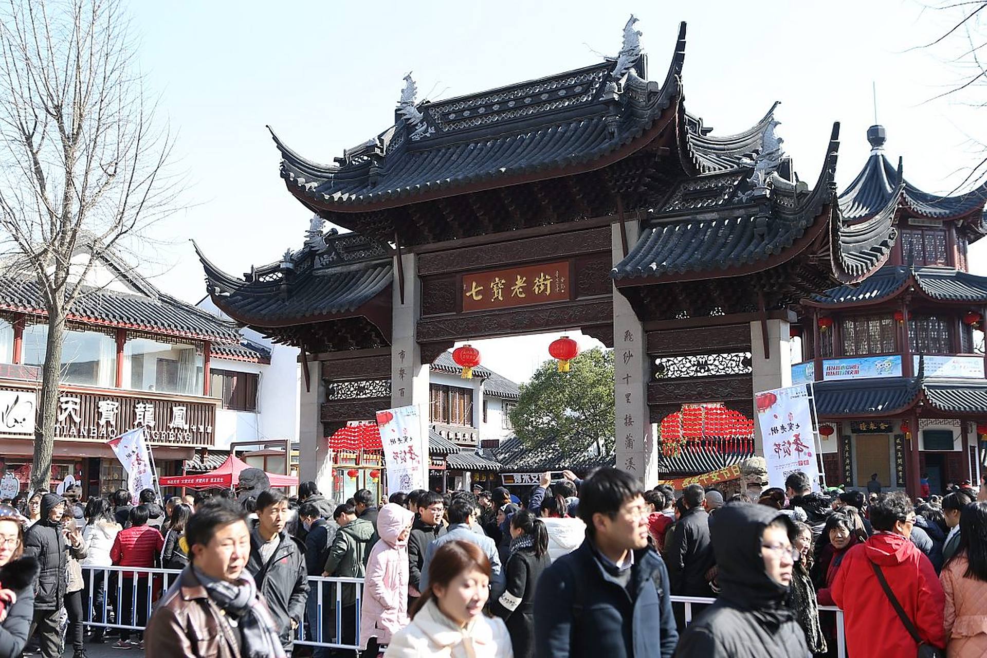 嬉行记# 上海七宝老街,古老而繁华,承载着丰厚的历史深度.