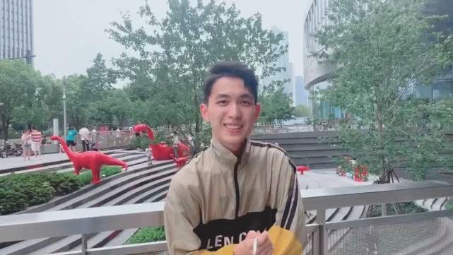 杭州帅哥出售陪看电影时间求女友,看完后表示:我还是单身吧