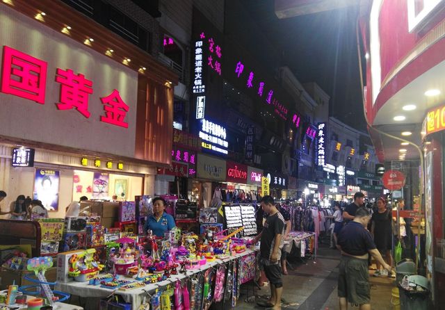 实拍:淮南最大夜市商贸,人流量不输合肥淮河路步行街