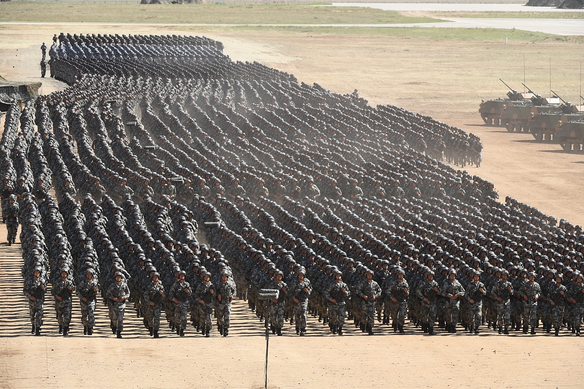 天安门广场的黄土里藏着80年的热血记忆