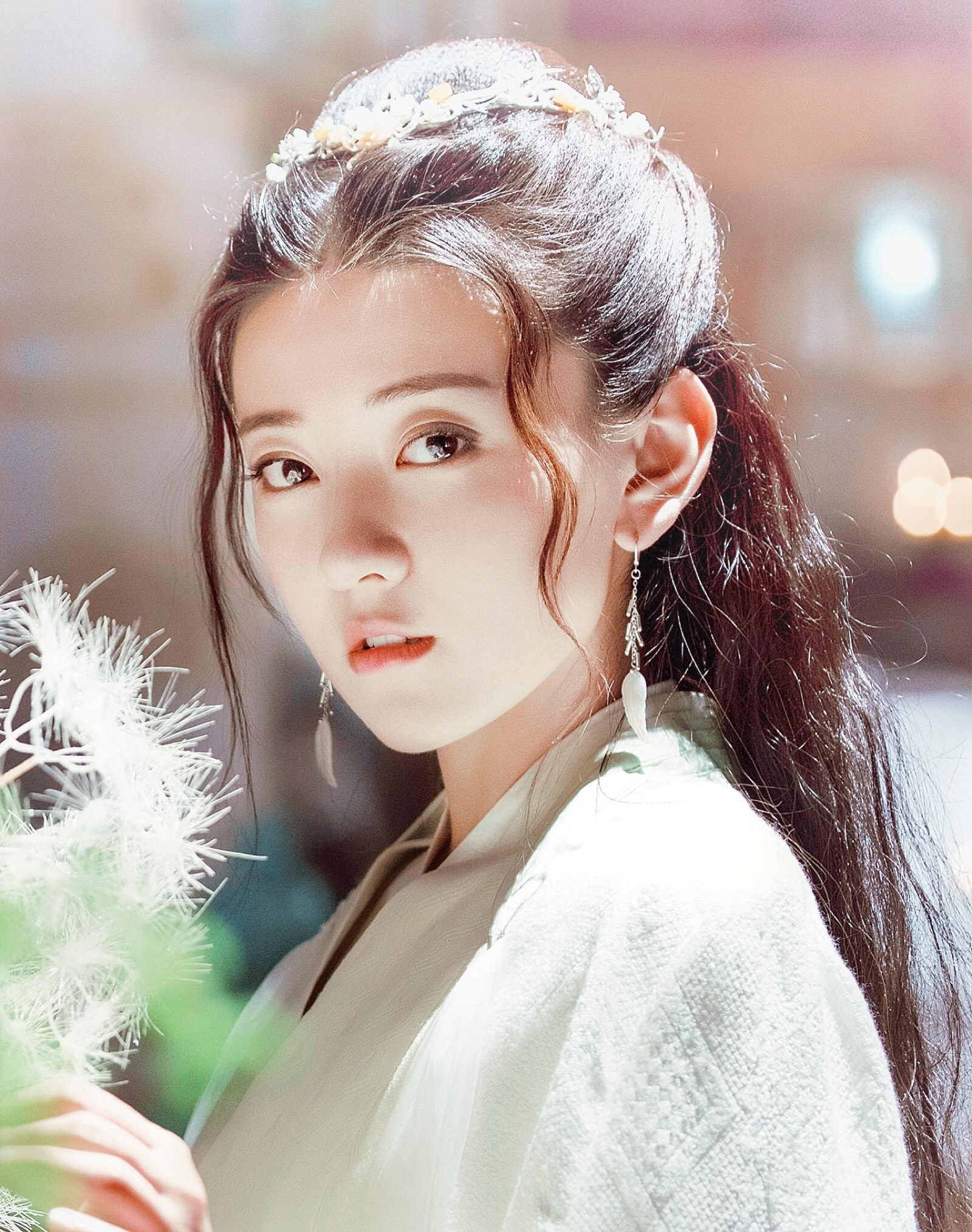 被八王妃梁洁惊艳到了,将头发扎起来明媚俏皮极了,感觉只有18岁