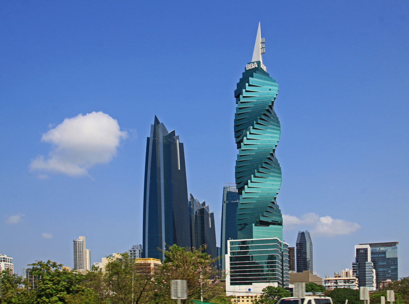 全球最扭曲摩天大楼:243米高还要旋转315度,预算却仅5000万美元