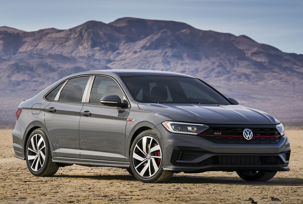 2019芝加哥车展上,大众发布了全新的海外版jetta gli车型,外观方面与