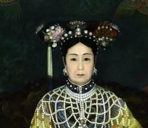 慈禧太后罕见彩色老照片被找到:丹眉凤眼,相貌如出水芙蓉般美!